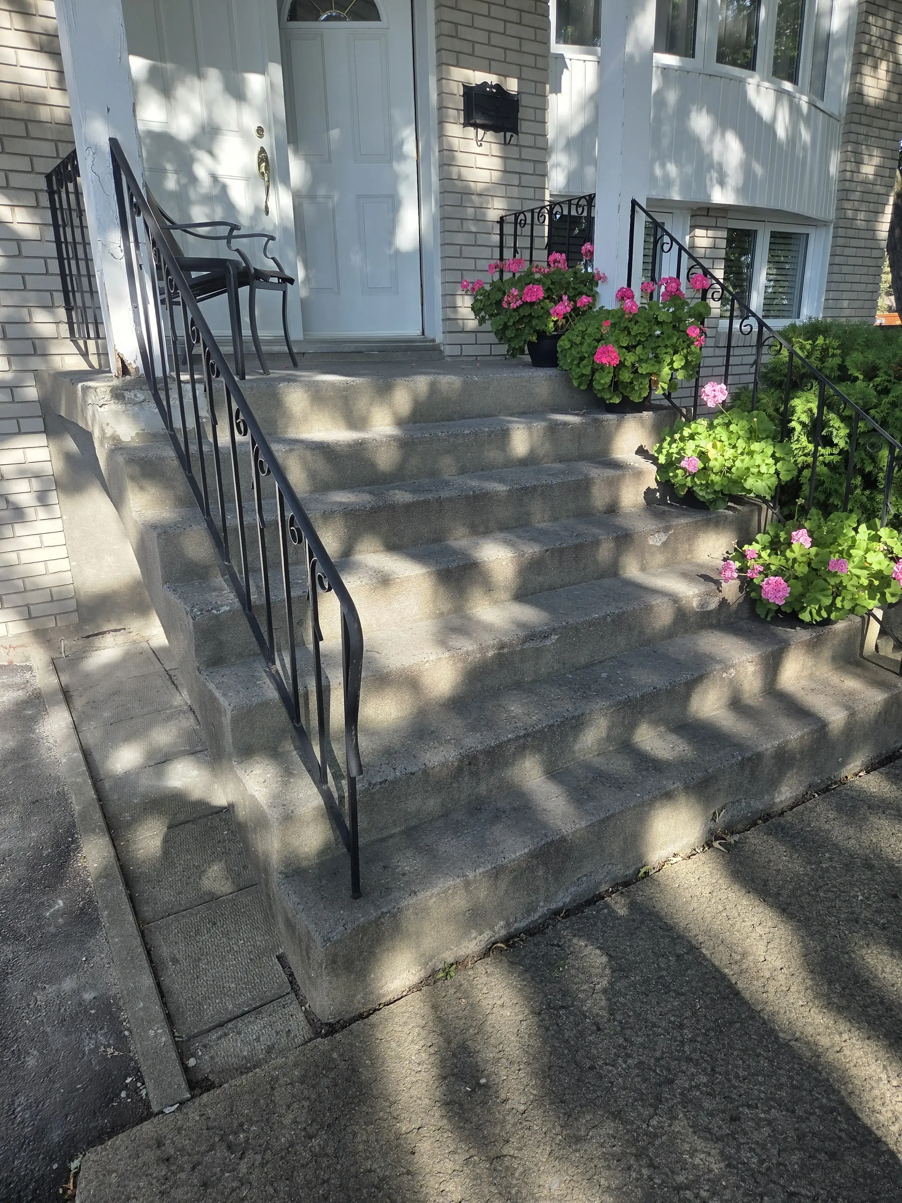 Construction OEM outdoor paving project in West Island Montreal