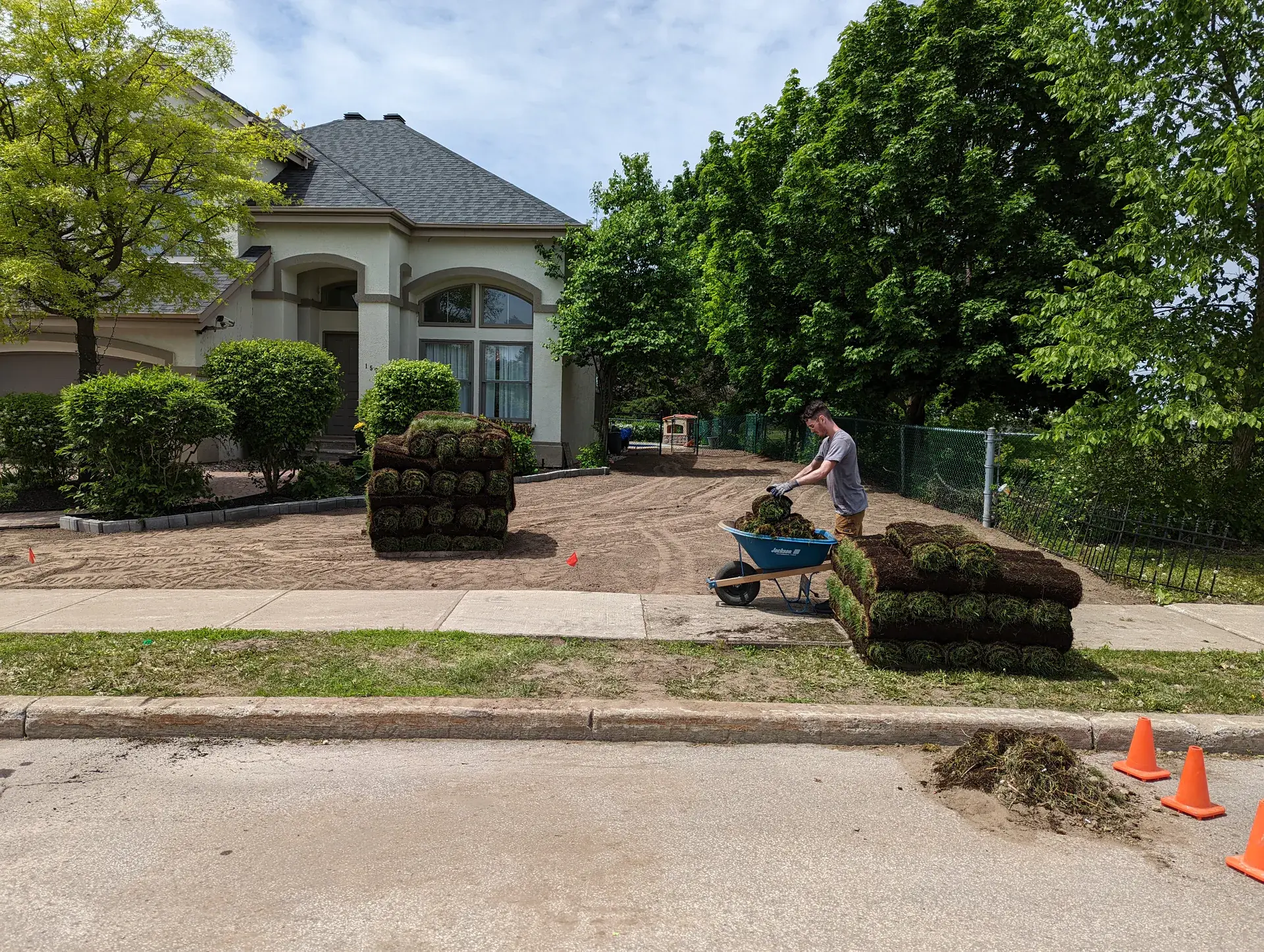 Installation de gazon en plaques