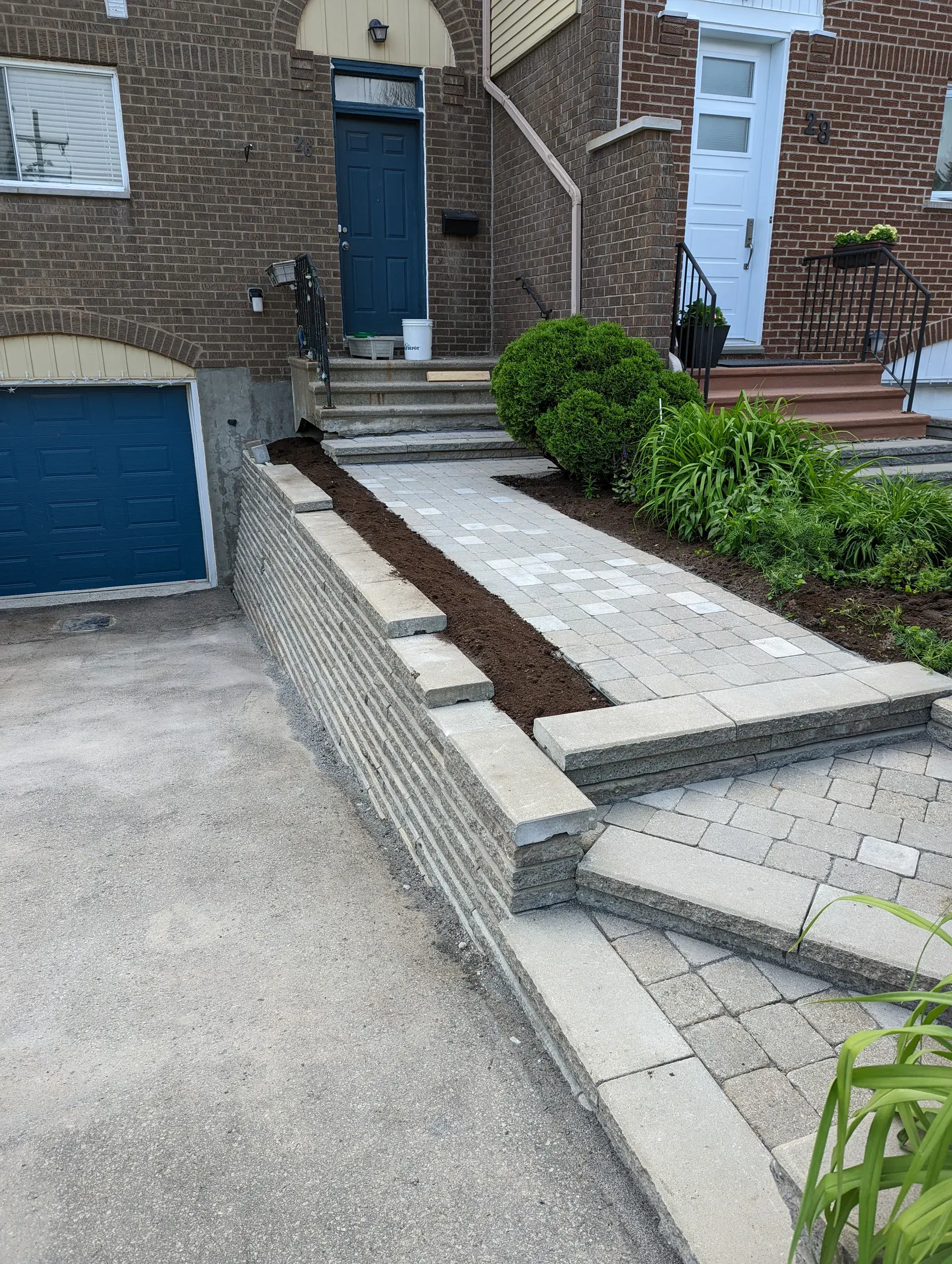 Réparation de mur de soutènement dans l’Ouest-de-l’Île de Montréal — Construction OEM, West Island Montreal