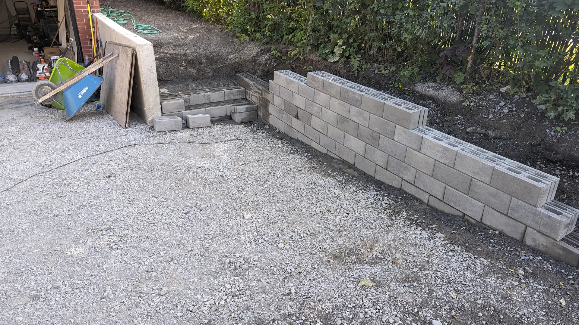 Installation de mur de soutènement